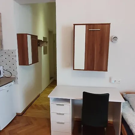 Fazarinc S Parkiriscem