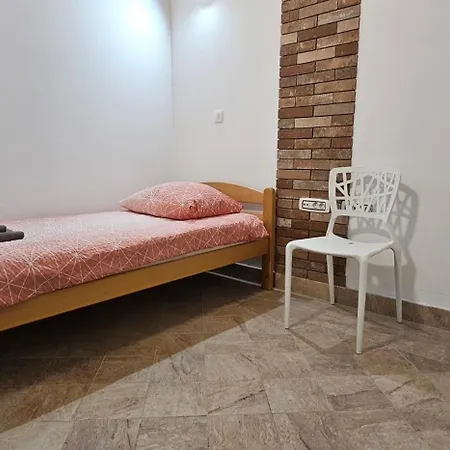 Fazarinc S Parkiriscem Apartment Celje