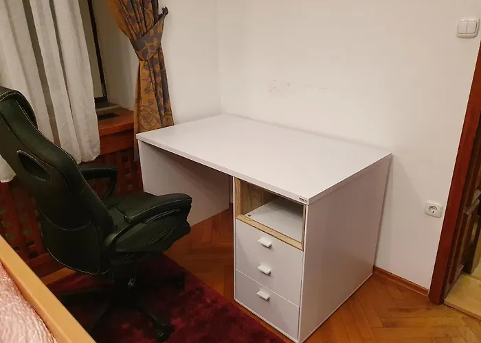 Fazarinc With Parking, Wellness And Store In The Center Of ツェリェ