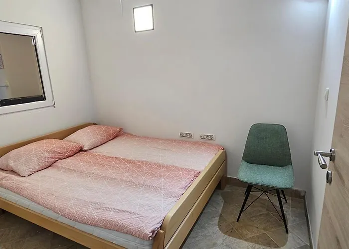 Fazarinc With Parking, Wellness And Store In The Center Of * 첼레